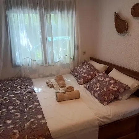 別荘 Spitaki House